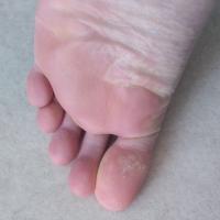 
	Resting the foot on the floor